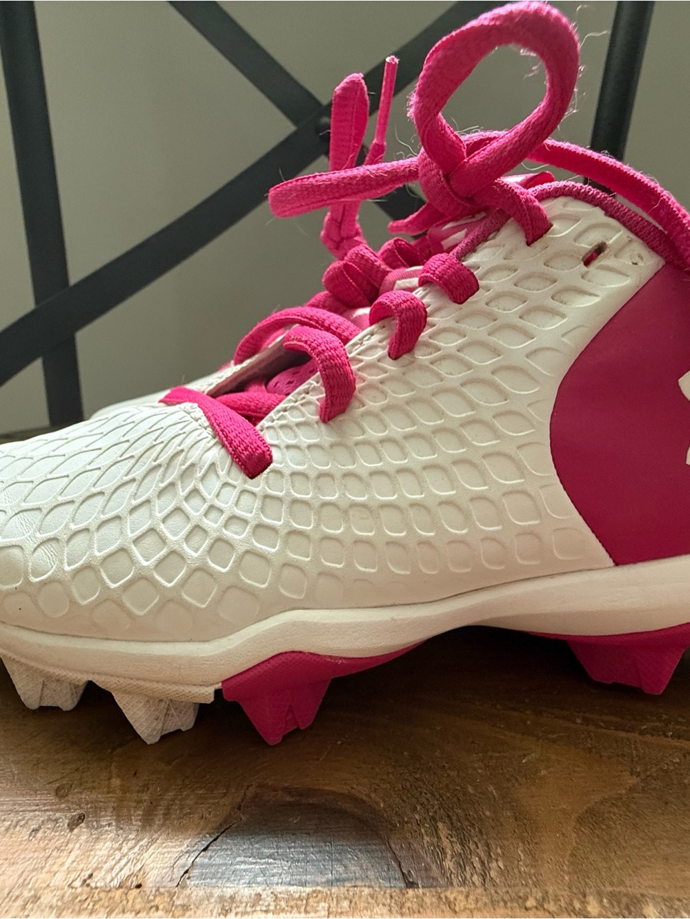 Under Armour Girls Softball Cleats Pink White Youth Size 12C Excellent Condition - Picture 6 of 9